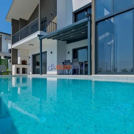 Ladin Villa